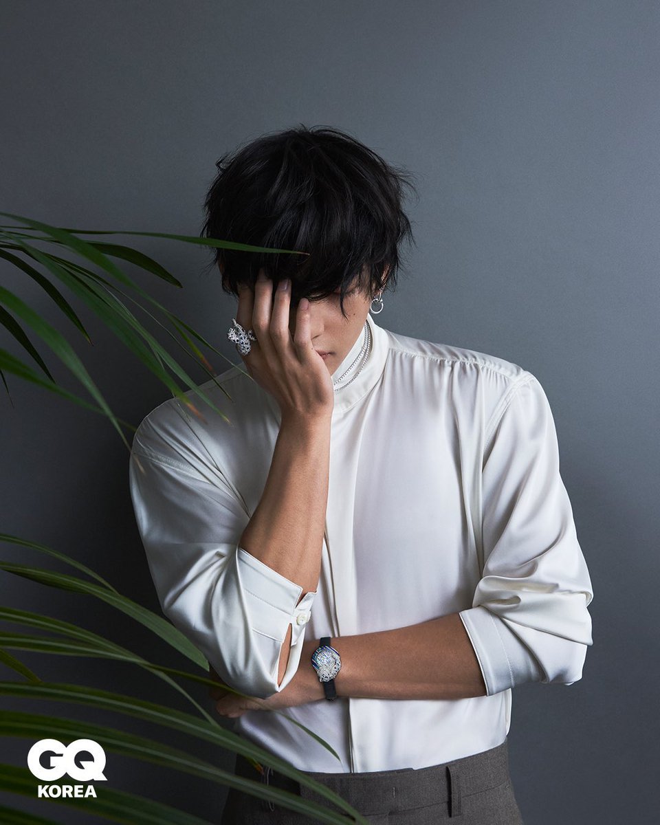 kchartsmaster's tweet image. V for GQ Korea.