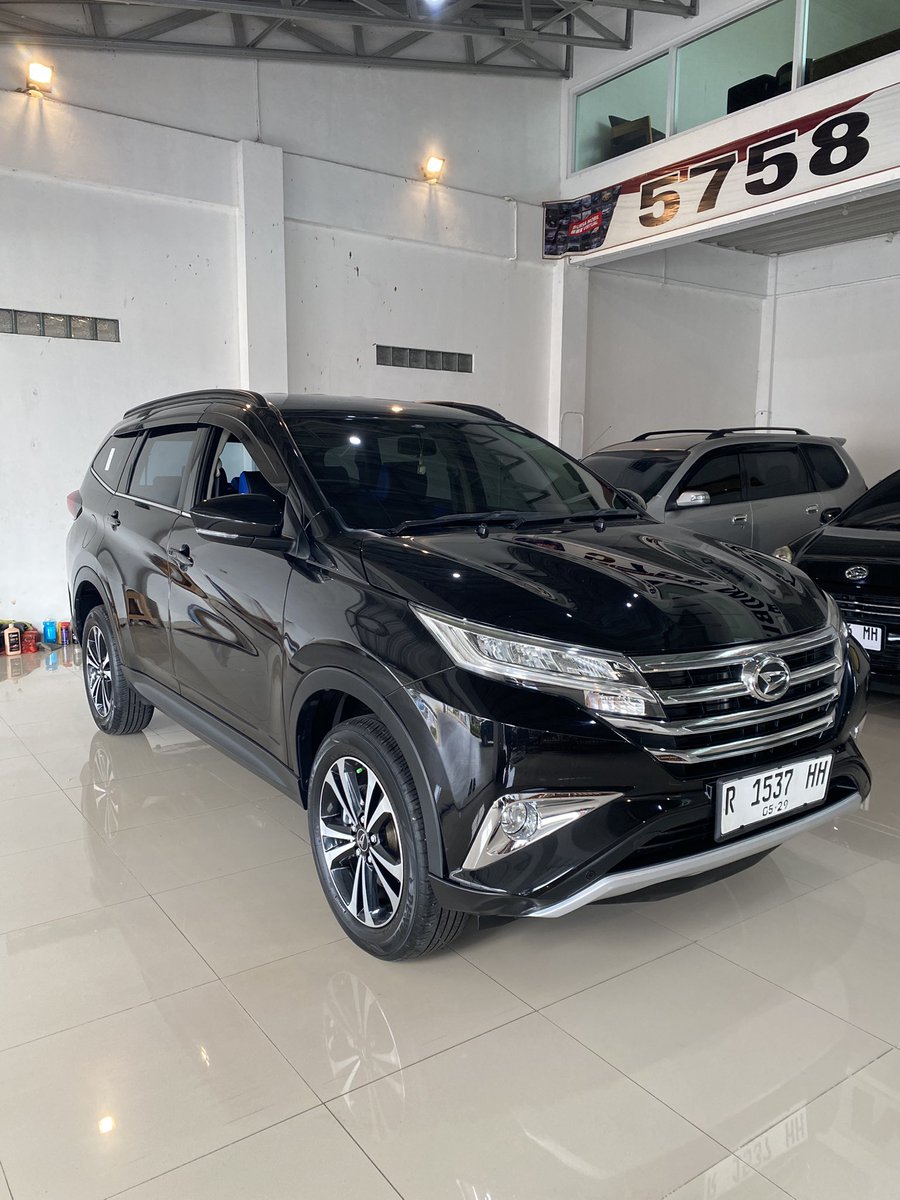 Dijual langsung ‼️
Daihatsu All New Terios R 1.5 MT 2018 
NIK 2018 pemakaian 2019 
Satu nama dari baru 
STNK BPKB Faktur Manual Book &amp; Buku Servis lengkap 
Kunci 2 buah 
Kilometer 49rb 
Riwayat servis lengkap semua 
Bukan bekas laka 
Bukan beks banjir 
Boleh di inspeksi dulu