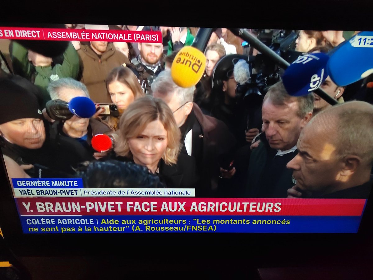 Correction :

Yael Braun Pivet face à la FNSEA et son président Arnaud Rousseau

Elle n'est pas face aux Agriculteurs, elle a été face aux Agriculteurs il y'a quelques jours et on a tous vu le résultat

#AgriculteursEnColere 
#Mercosur #Cnews