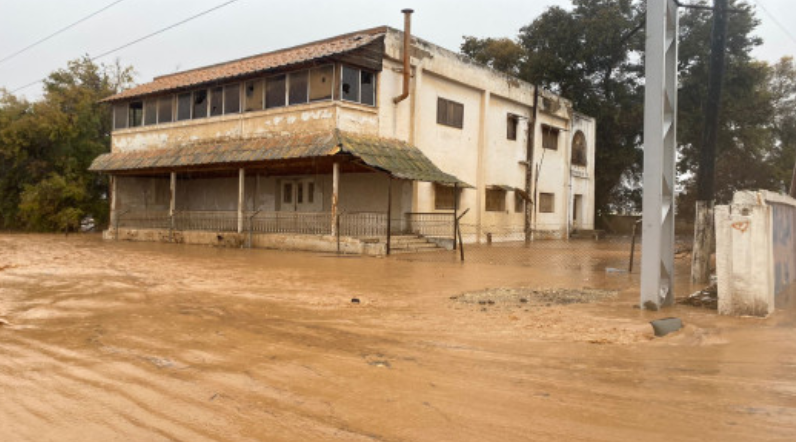 وزارة الأشغال: لا إغلاقات للطرق بسبب السيول والعمل مستمر في جميع المناطق 