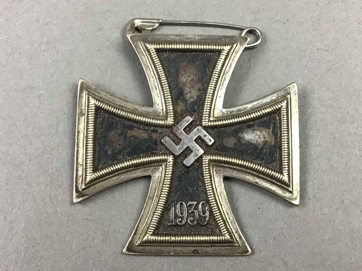 JonathanPieNews's tweet image. UKIP's proposed new logo. 

Fucking HELL.