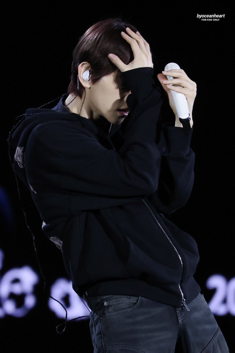 byoceanheart's tweet photo. 260104 Reverie [dot]

사람을 미치게... (///⌓///)♡

#백현 #엑소 
#BAEKHYUN #EXO https://t.co/hnyLWCs7h2