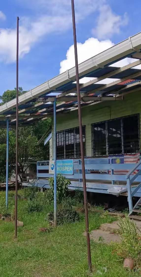 I hv to unprivate my twitter so I can tag this post. It needs <a href="/anwaribrahim/">Anwar Ibrahim</a> attention or person incharge. Tidak semua permulaan hari persekolahan itu berjalan dgn lancar dan indah for some. This is one of the tabika, at Kg Lajong, Kudat I think. More photo in the thread.