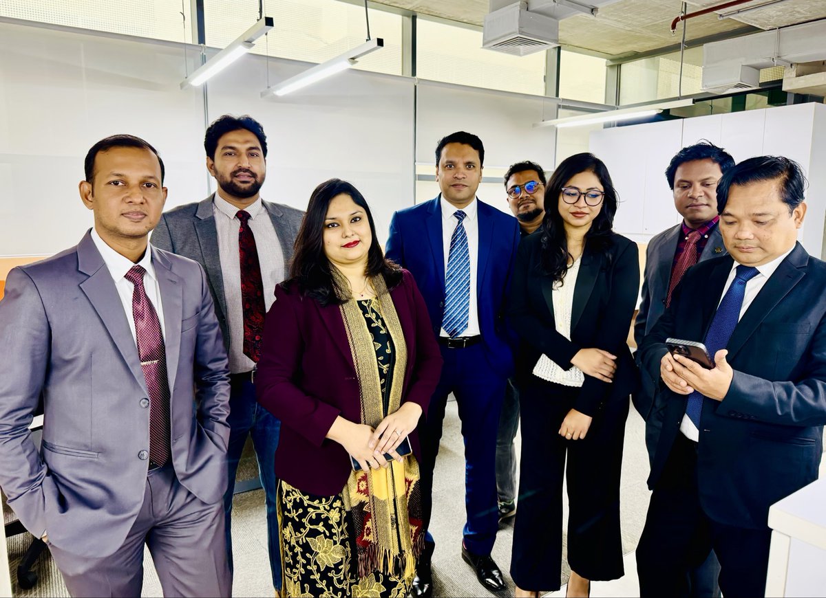 _Md_Russell's tweet photo. With colleagues https://t.co/L8v0riENW3