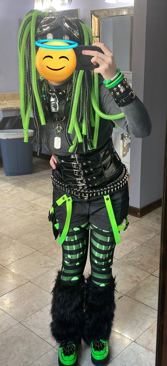 MlSSANNTHROPE's tweet image. never posting my face on this hellsite but check out this outfit i wore for my friend’s music promo ^_^