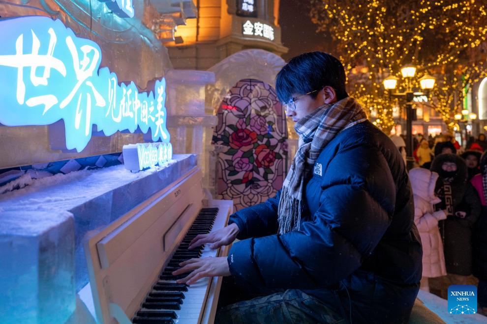 DailyBeijing's tweet image. 哈尔滨中央大街迷人夜景
As one of the most popular attractions in northeast China's Harbin, the Central Street, which is renowned for its diverse European-style architecture, wows tourists with its colorful lights at night during the city's tourism boom this winter. #chinatravel