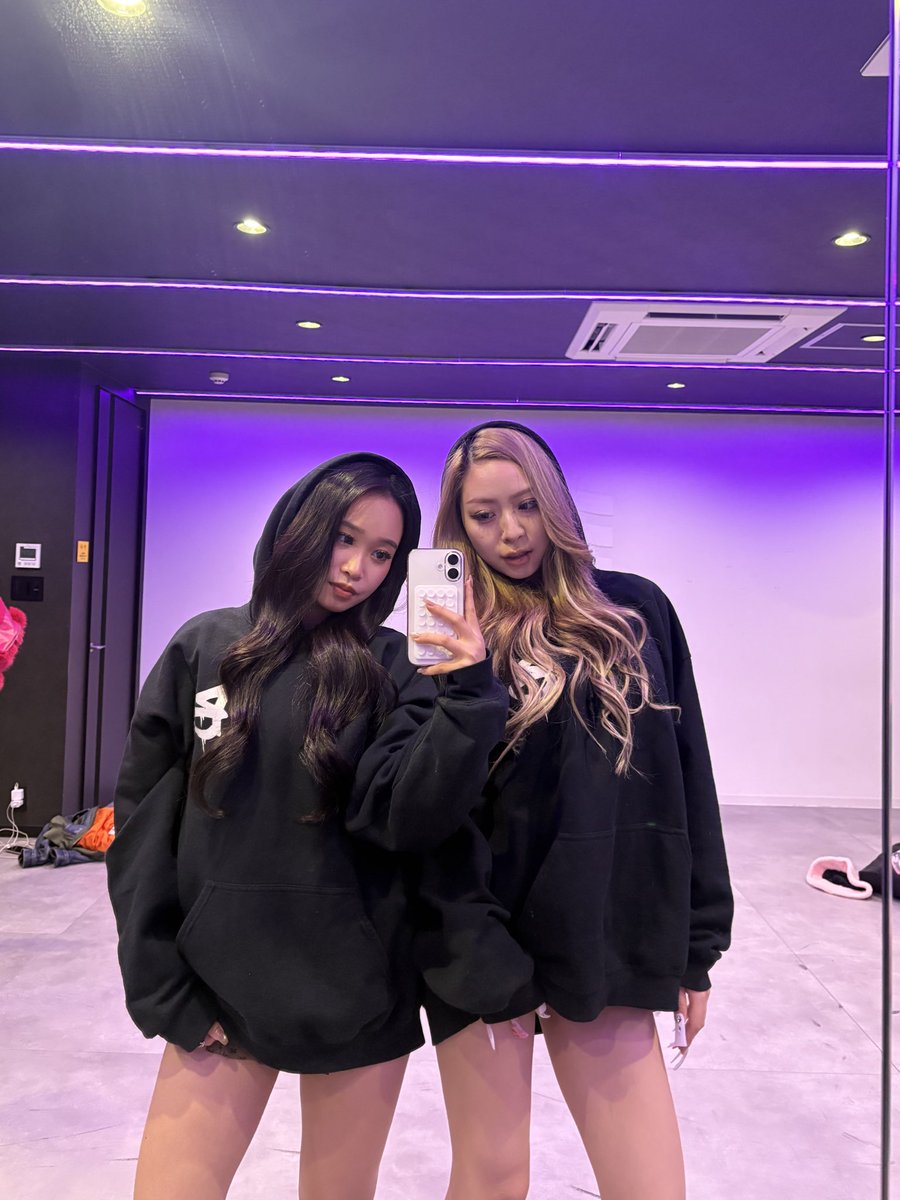 nanamilgi's tweet photo. 🖤🖤🖤 https://t.co/I61tiOVkw5