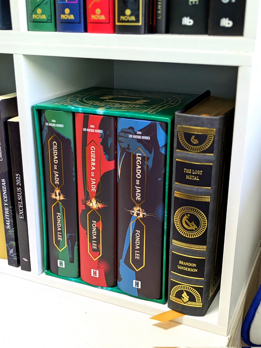 DiegoCacaolat's tweet image. ¡𝙀𝙡 𝙘𝙡𝙖𝙣 𝙚𝙨 𝙢𝙞 𝙨𝙖𝙣𝙜𝙧𝙚, 𝙮 𝙚𝙡 𝙥𝙚𝙙𝙚𝙨𝙩𝙖𝙡, 𝙨𝙪 𝙨𝙚ñ𝙤𝙧! 🛐

Los Huesos Verdes de @FondaJLee me han gustado tanto que ha acabado cayendo este pedazo de cofre.

En @EdHidra están completamente locos, la edición que han sacado me tiene enamorado.