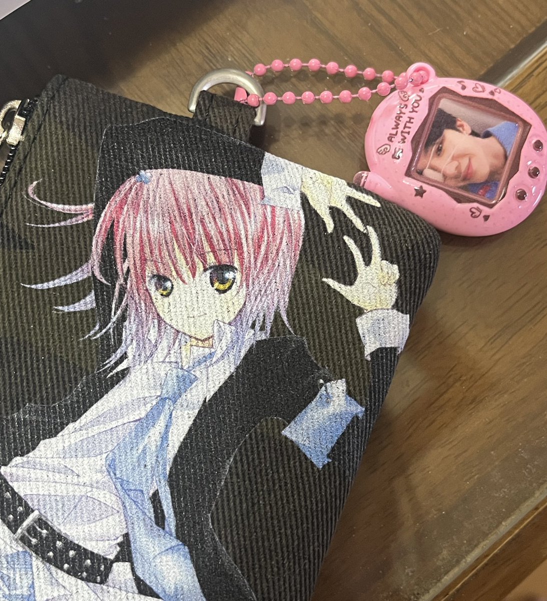 youdukkj's tweet image. 병주키링 달아야 완성이라며