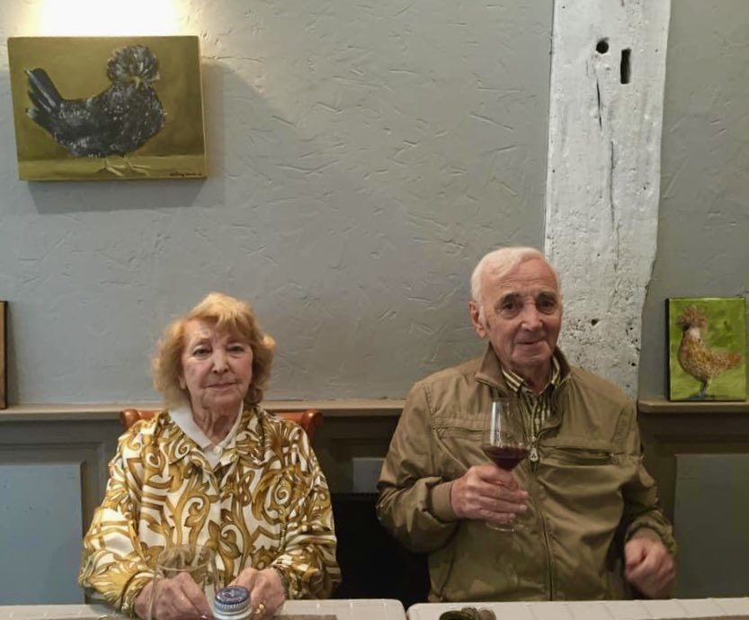 AznavourFound's tweet image. Aujourd’hui, nous célébrons l’anniversaire d’Aïda Aznavour-Garvarentz, et c’est la première fois que nous marquons cette date sans elle. Il nous est encore étrange de parler d’elle au passé.
Elle a mené une vie longue et riche de sens, nourrie d’expériences artistiques, de…