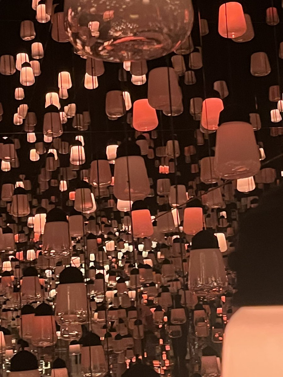 kei_masa2001's tweet image. 今日はチームラボ京都に行ってきました。このアートは人間と自然、自分と世界の新しい関係をテクノロジーを駆使して表現しています。見応え十分あり、あっとゆう間に3時間過ぎていました。平日でしたので、欧米の観光客が多くいましたがゆっくり廻ることができました。
#チームラボ京都
#teamlab