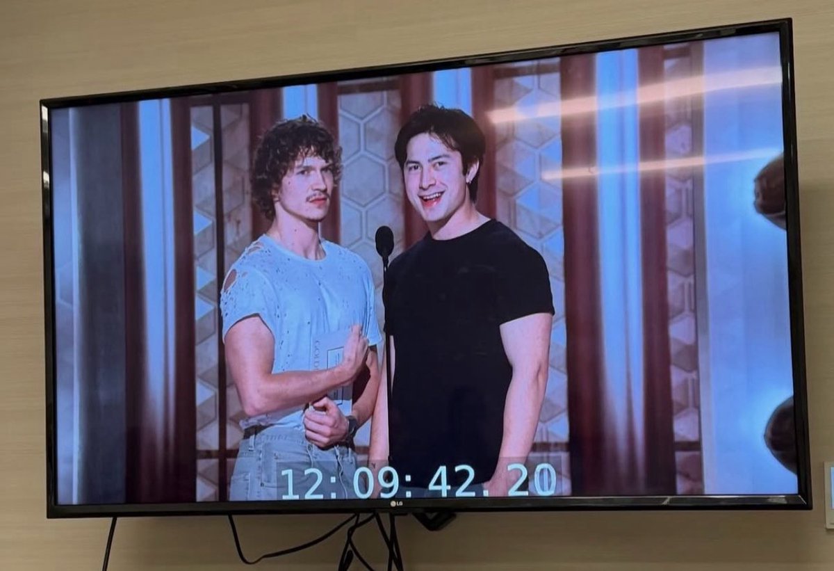 springpanic's tweet image. THE ARMS THE ARMS THE ARMS