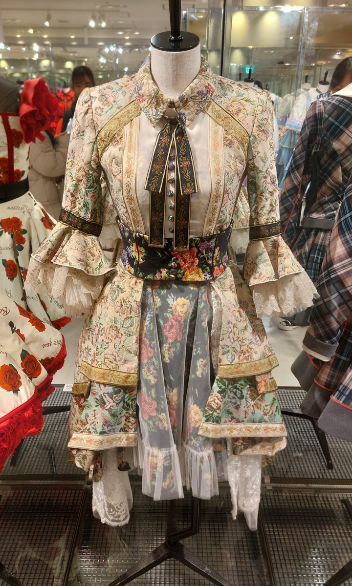 AKB48大衣装展 #渡辺麻友 11月のアンクレット🤗