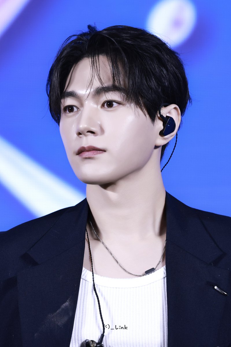 _LinKms's tweet image. 250823 충칭 팬미팅

확대하면 피부결까지

#인피니트 #INFINITE
#김명수 #KIMMYUNGSOO