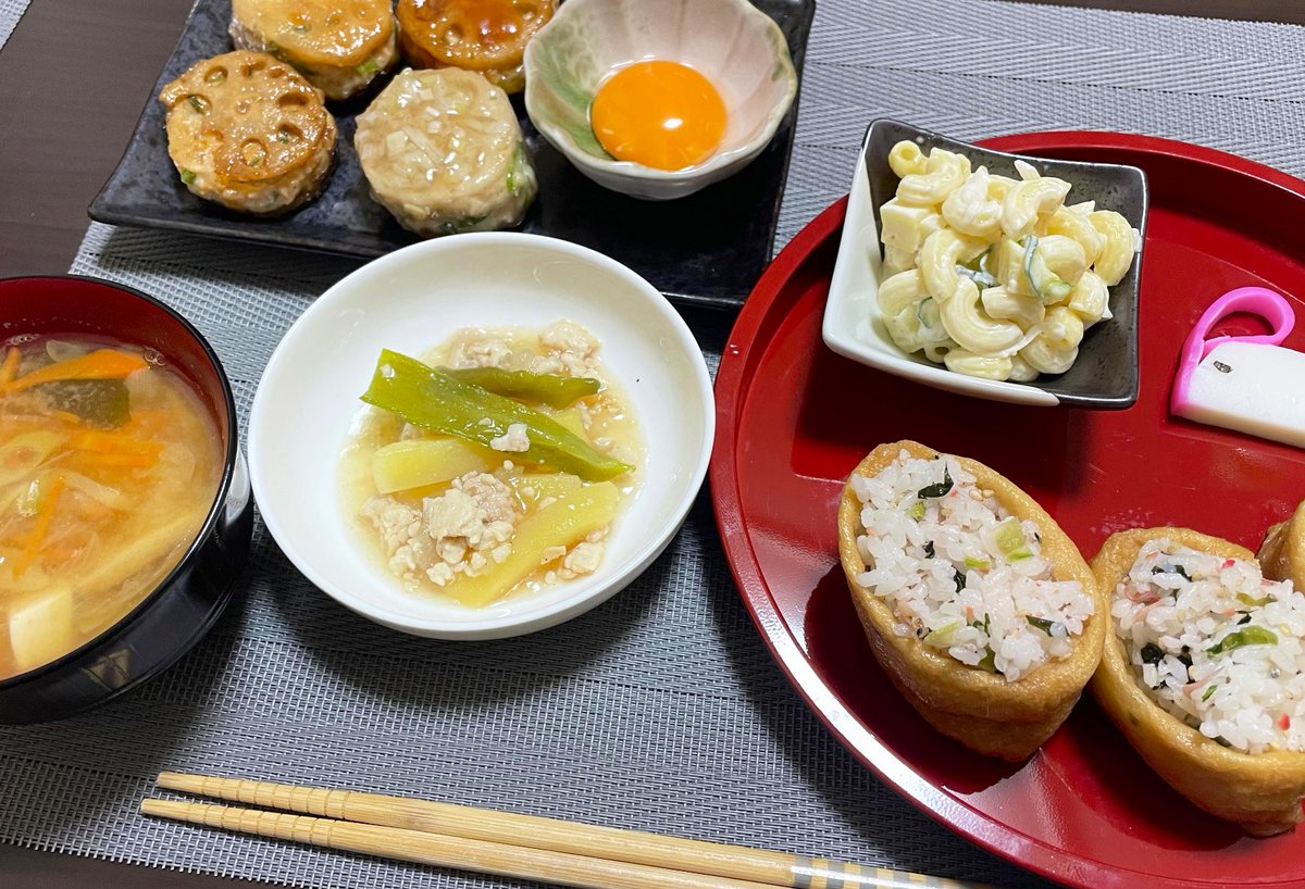 kingTINTAN's tweet photo. これは10月くらいかな！

◼︎カボチャと夏野菜シチュー、なんかの肉巻き
◼︎れんこんつくね、じゃがいもとピーマンのあんかけ、おいなりさん
◼︎ぎゅうどん、カボチャスープ
◼︎卵焼き、カボチャとズッキーニのコチュマヨ、じゃがいものガリバタ炒め、酢蛸、チョレギ風の和物 https://t.co/m8NTSzk4st