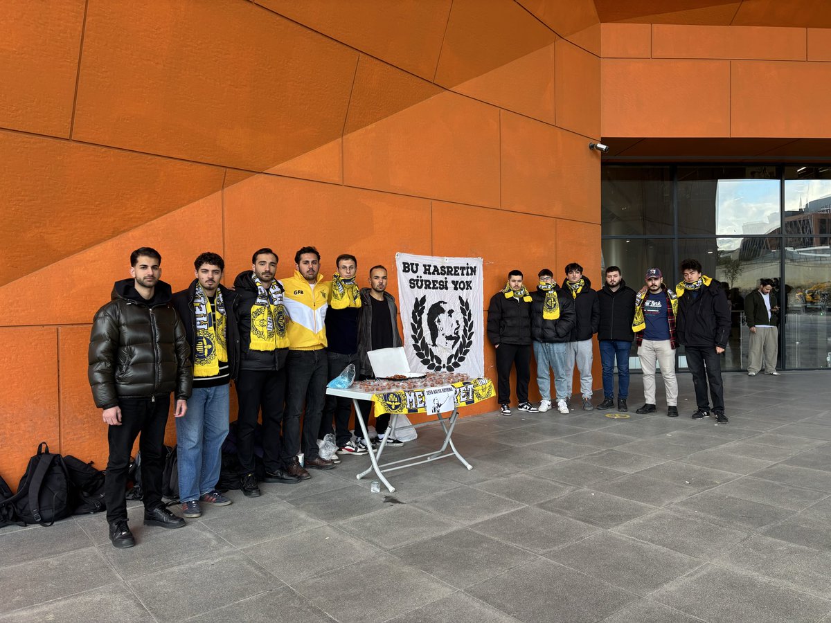 MedeniyetUNIGFB's tweet image. UNUTMAYACAĞIZ, GEÇSE DE YILLAR…

Medeniyet UNIGFB olarak Sefa Reisimizin vefatının 10. yıl dönümünde onu saygı, rahmet ve özlemle andık. Kampüsümüzde gerçekleştirdiğimiz lokma hayrı ile hatırasını yaşattık.

#UNIGFB