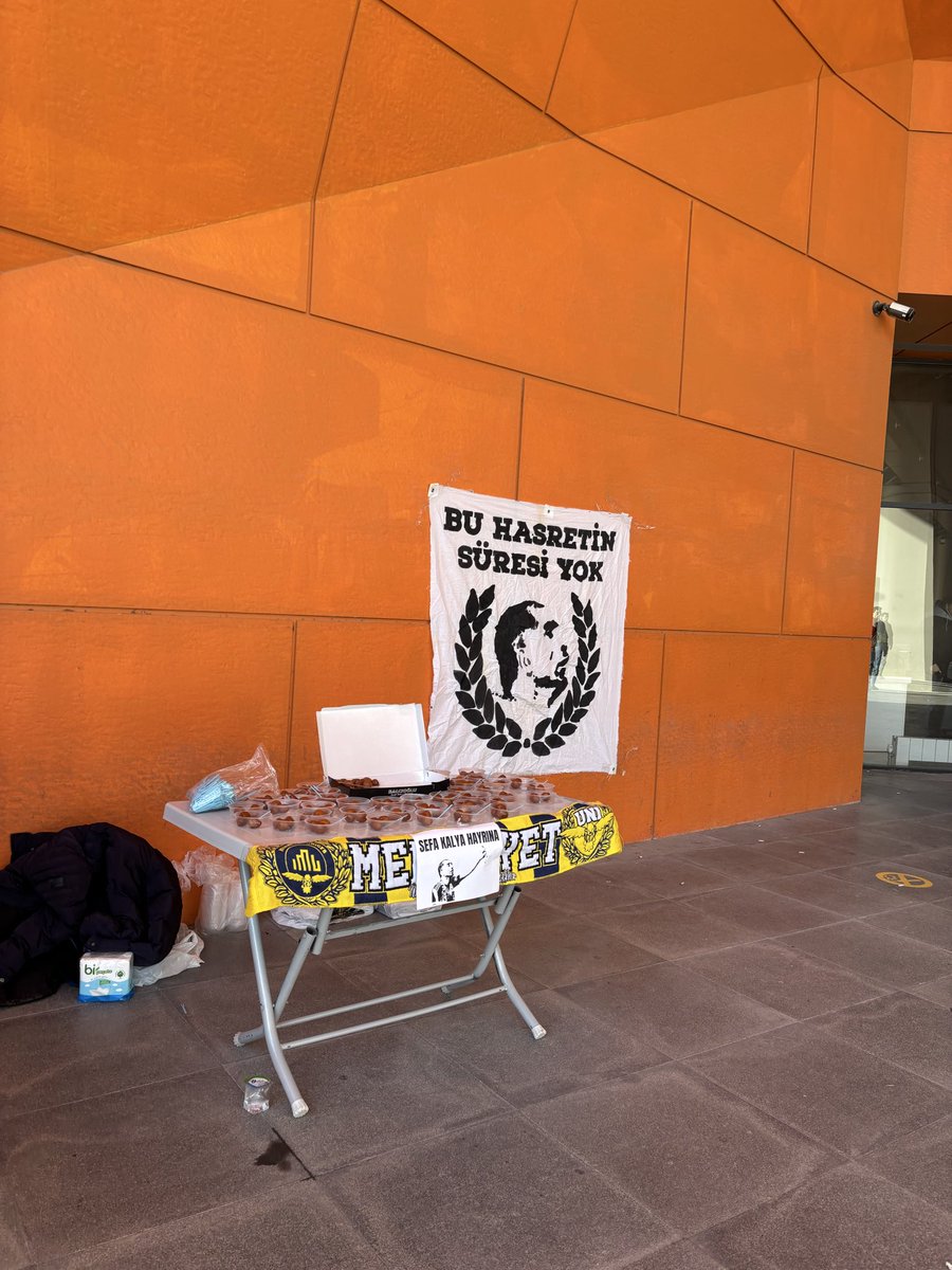 MedeniyetUNIGFB's tweet image. UNUTMAYACAĞIZ, GEÇSE DE YILLAR…

Medeniyet UNIGFB olarak Sefa Reisimizin vefatının 10. yıl dönümünde onu saygı, rahmet ve özlemle andık. Kampüsümüzde gerçekleştirdiğimiz lokma hayrı ile hatırasını yaşattık.

#UNIGFB