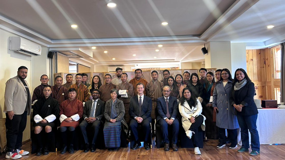 SociallyBlog tweet media