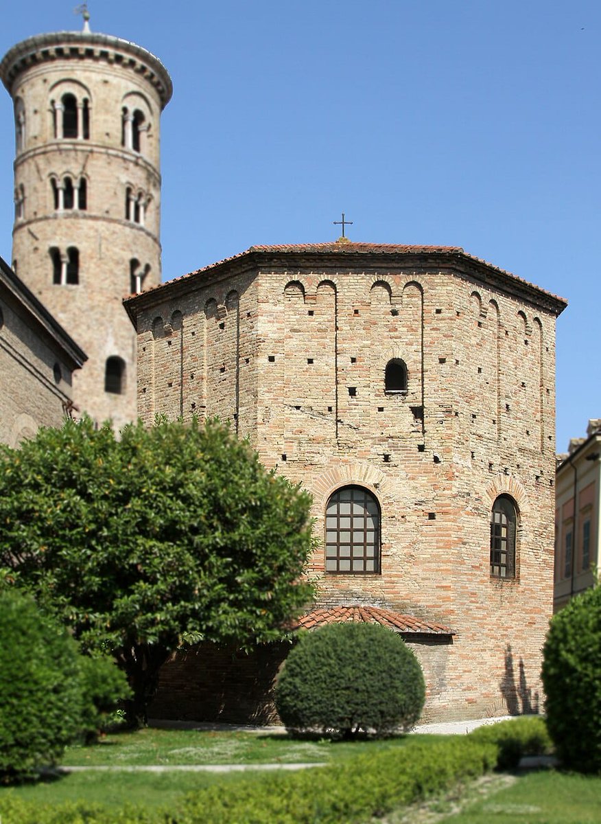 🎨HOY, a las 12:30, <a href="/mariacvg_/">María del Camino Viana</a> comenta, en el programa "Ojos para ver",  las claves del baptisterio neoniano de Rávena del siglo V y su impactante mosaico sobre el Bautismo del Señor
¡No te lo pierdas!

Y después, en el podcast radiomaria.es/podcast/ojos-p…