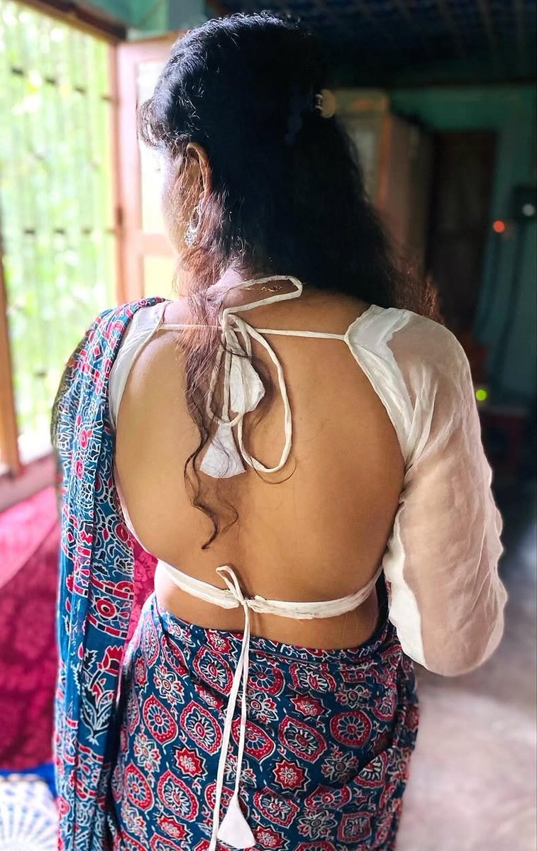 shitmindtalk's tweet image. மென்மையா பொண்ணுகள பெட்லா வச்சு பாக்குற அம்பாளையா விட, தூக்கி போட்டு தேவிடியா மாதிரி ஓக்குற அம்பாளைக்கு மட்டும் தான் விரிப்போம் ஆசையா.