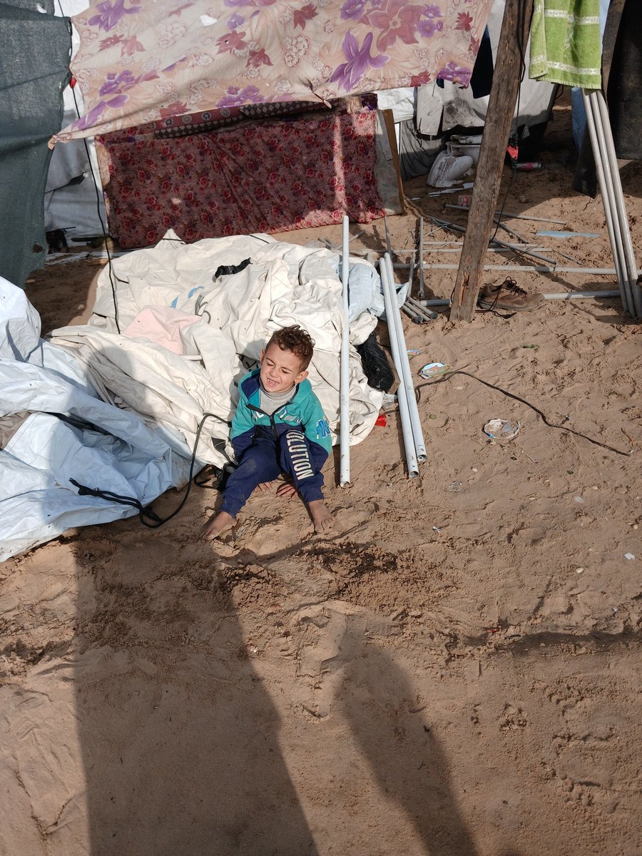 HudaA25873's tweet photo. @RadioWatermelon
Please donโt scrollโฆ
These are my children.
They are not numbers. They are hungry, cold, and scared.
I never imagined I would beg for help, but war leaves no choices.
Even $5 can help feed them today.
If you canโt donate, please share โ sharing saves lives. https://t.co/vItHv8QkEY