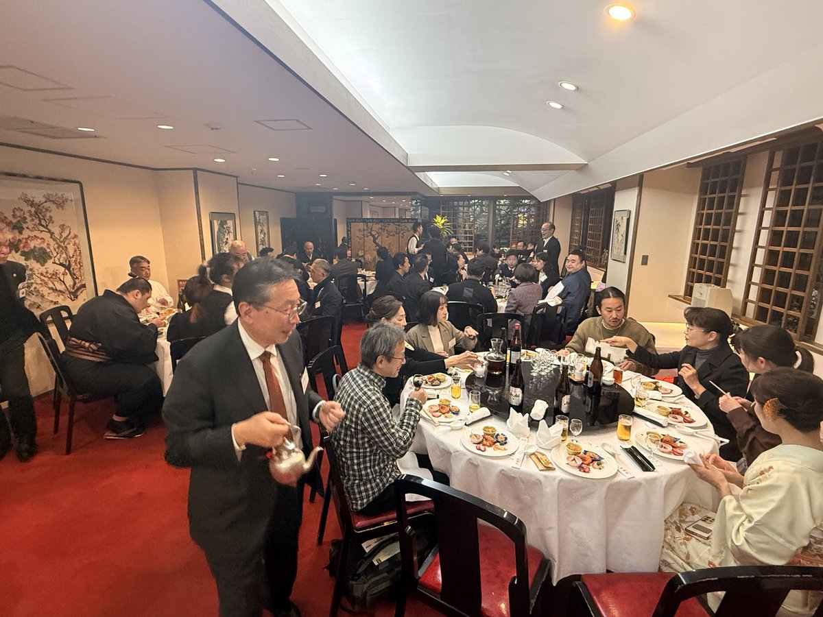 ITOG8's tweet image. みんなカジュアルなのに

俺だけラフ過ぎるなw

隆の勝も元気でした

今日は66マゾの新年会費と思って死ぬ程飲み食いします😭