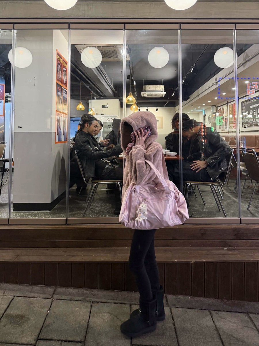 alldayevrd's tweet image. Zero’s pink OOTD in MEDUSA BTS shot by Annie