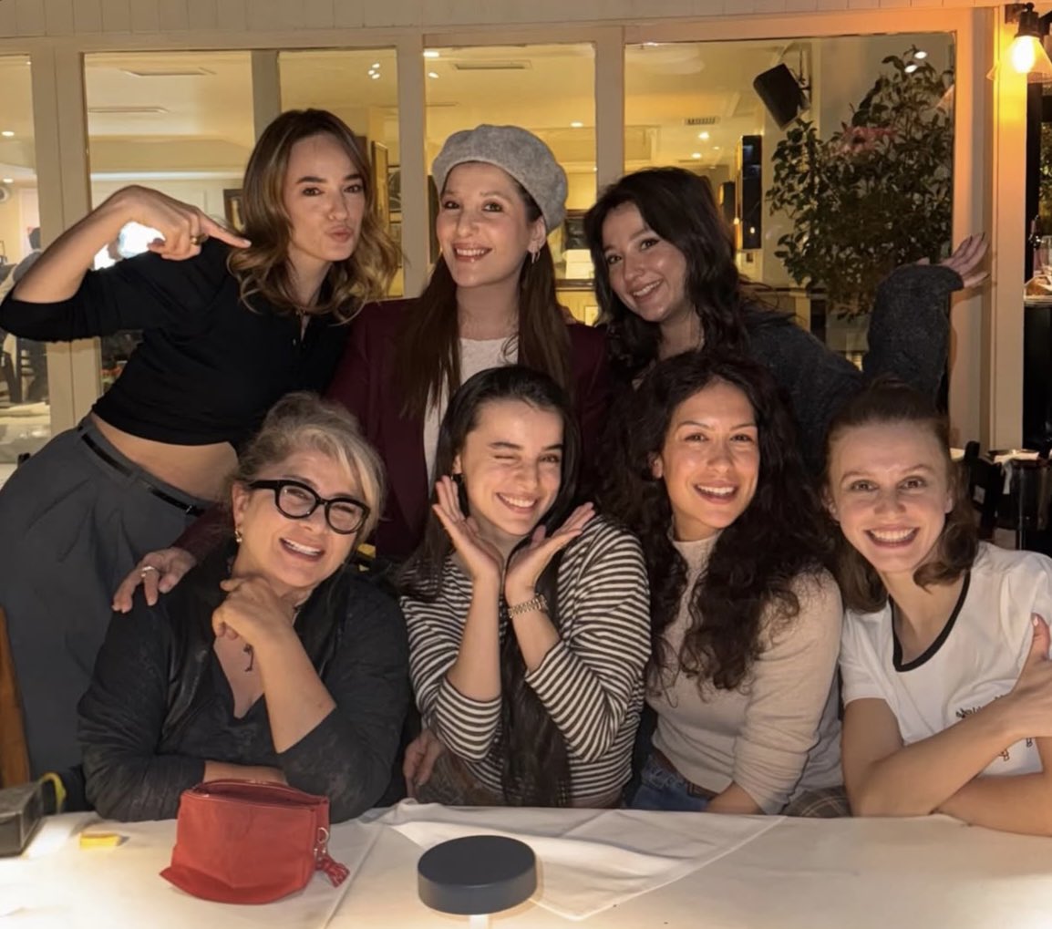 minpell's tweet image. bu akşam a.b.i kardeş ilişkisi yerine hanımeli kokan kadınlarımızı ve aile sıcaklıgı olan 2015 dizimizi izleyeceksiniz yoksa kendimi oldururum tmm mı