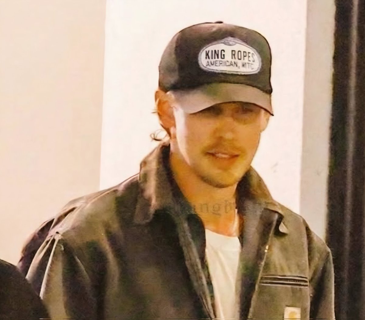 BBButler91's tweet image. Do you think he found the King Ropes hat while moving into his new house?