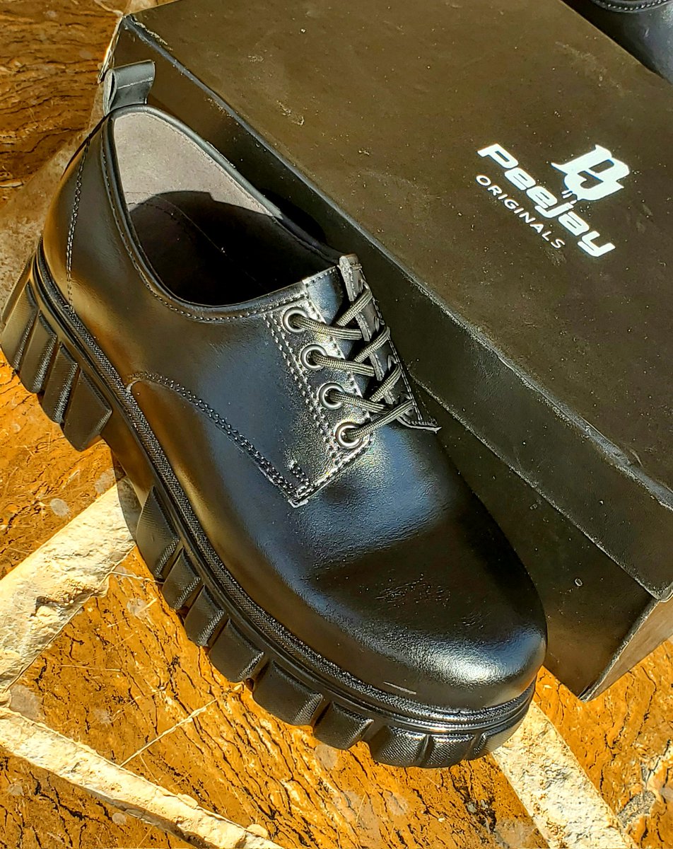 OriginalPeejay's tweet image. Original Derby shoes

P 
E 
E 
J 
A 
Y 
  ORIGINALS 

#proudlymadeinjos #peejayoriginals #peejayfootwears #josshoemakers #shoefactory #shoemaker #shoemaking #derbyshoes #shoedesign
#josshoemakers #leathershoes #madeinjos