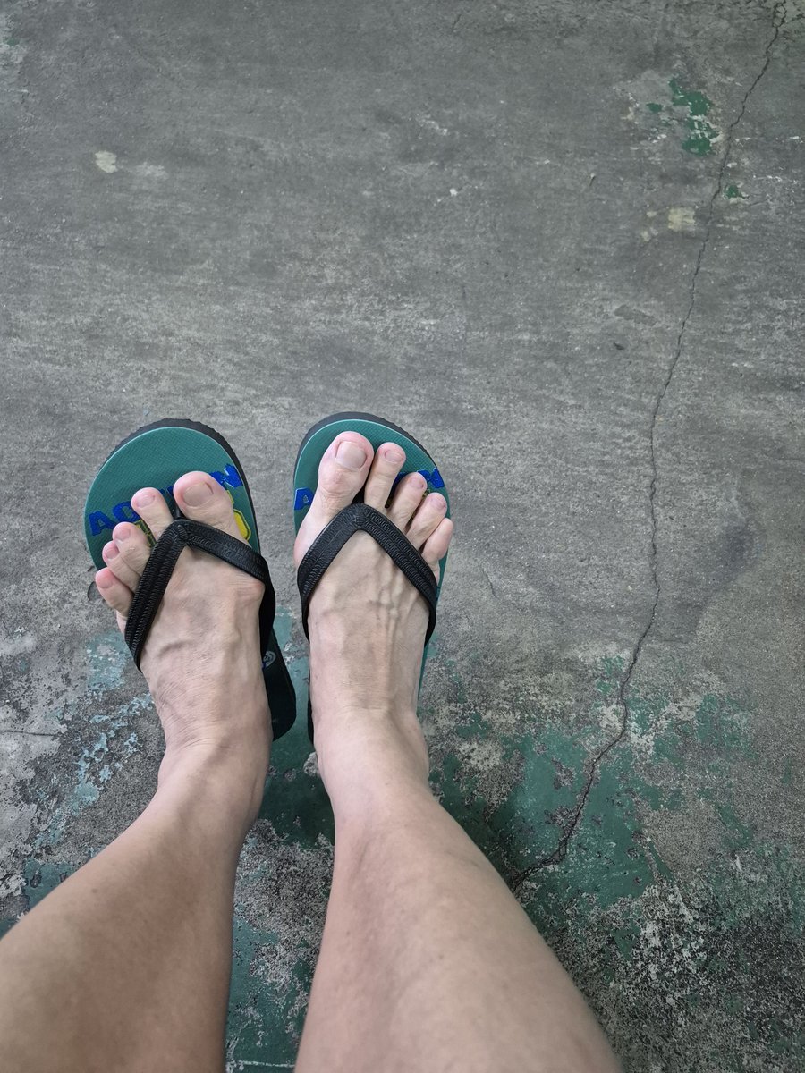 รองเท้าขาด แค่พูดว่าเบอร์ 10 นะ โอเคใส่ได้พอดีเป๊ะ สีเขียวเหมือนเดิมด้วย ขอบคุณจ้า 😘😘😘