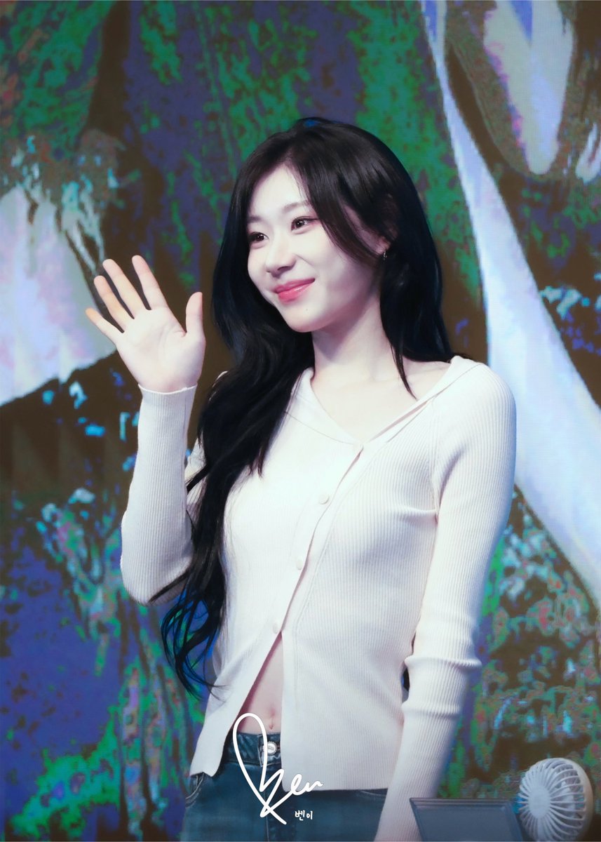 BenKao1994's tweet photo. 260111 FANSIGN 

#itzy #chaeryeong #있지 #채령 https://t.co/fZg1aLfmcB