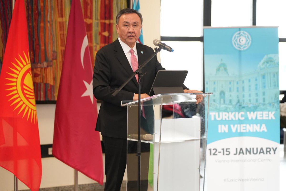 AzerbaijanMFA's tweet image. Nazir müavini Samir Şərifovun Vyanada “Türk həftəsi”nin açılışında iştirakına dair mətbuat məlumatı

Azərbaycan Respublikasının Vyanada yerləşən Beynəlxalq Təşkilatlar yanında Daimi Nümayəndəliyinin təşkilatçılığı ilə keçirilmiş sərginin açılış mərasimində TDT-nin baş katibi…