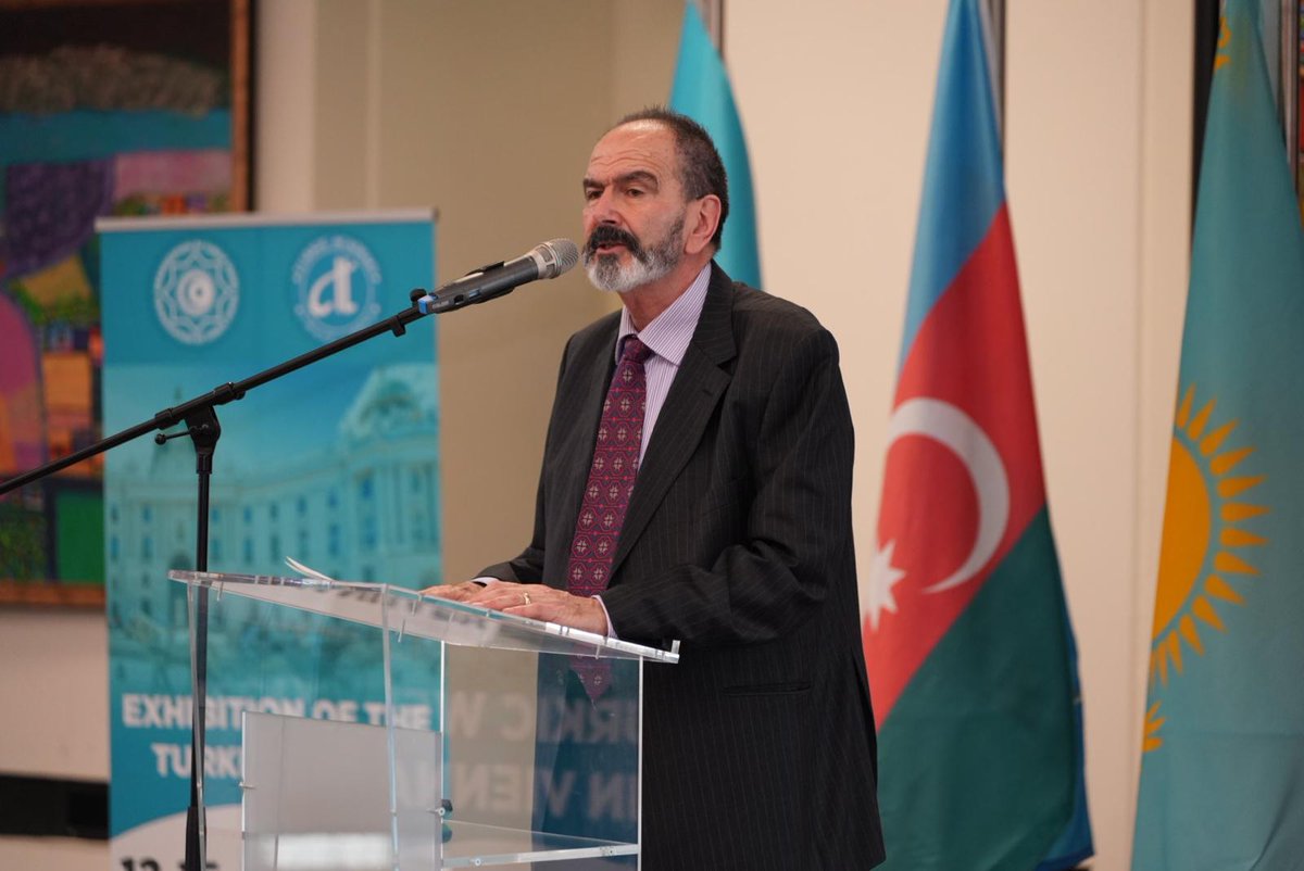 AzerbaijanMFA's tweet image. Nazir müavini Samir Şərifovun Vyanada “Türk həftəsi”nin açılışında iştirakına dair mətbuat məlumatı

Azərbaycan Respublikasının Vyanada yerləşən Beynəlxalq Təşkilatlar yanında Daimi Nümayəndəliyinin təşkilatçılığı ilə keçirilmiş sərginin açılış mərasimində TDT-nin baş katibi…
