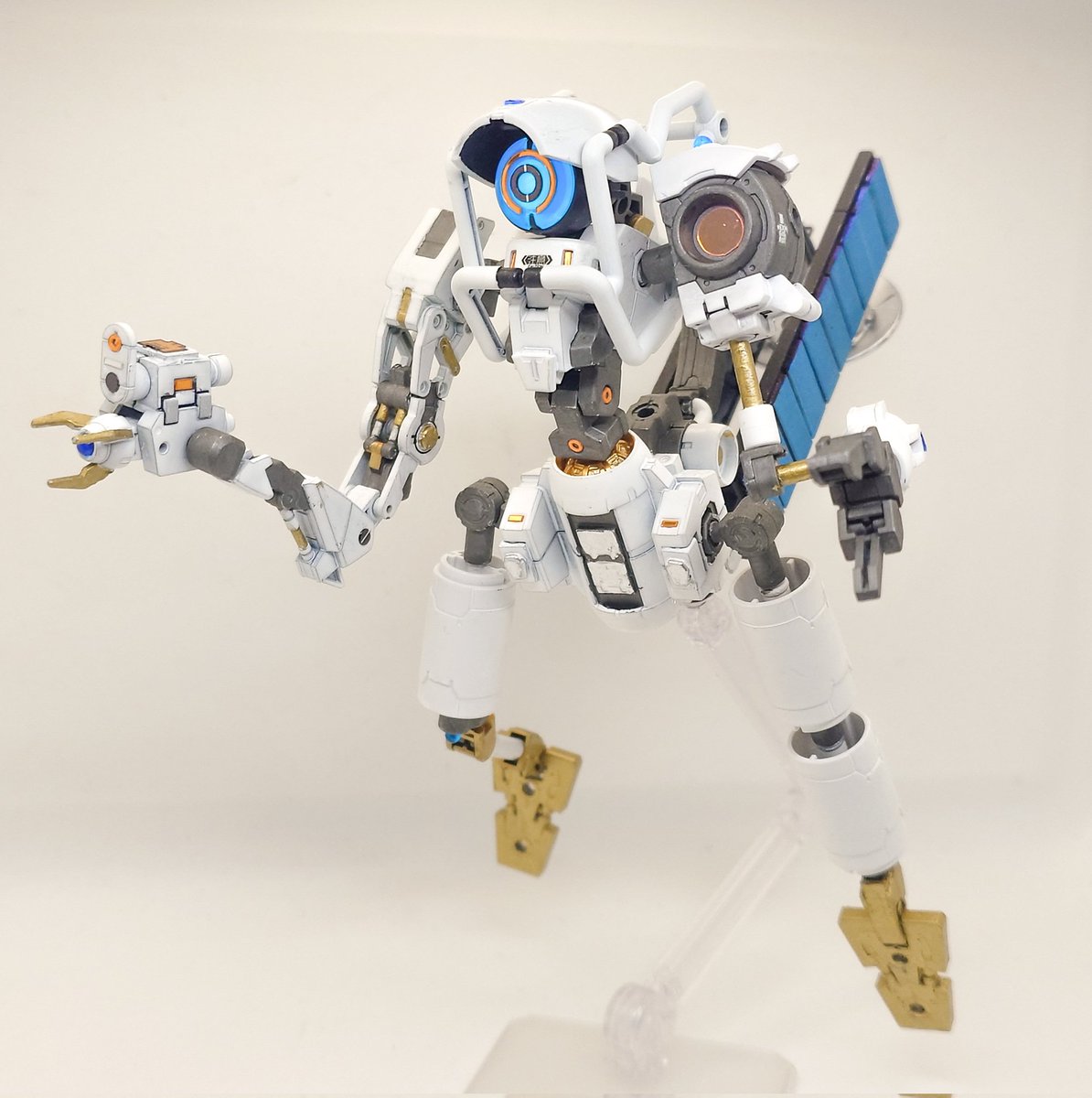 hide_nee_nee's tweet image. 深宇宙探査機　TTLS-1

スカイフォール直後⋯
後に「EXM」と呼ばれるパーツ群を使用して製作された。人類のDNA情報、地球の座標等のデータを収納。ゲートに突入後、消息を絶つ。

後年「バイロン人が人類と酷似」の報によりこの機体は人々の記憶に蘇る事となる。

#30MM宇宙エリア
#30MM地球連合軍