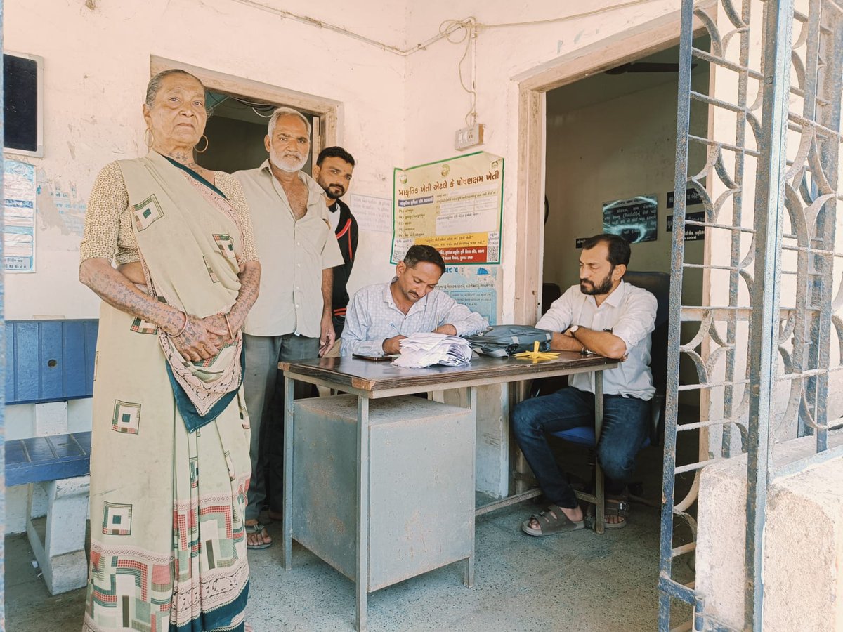 સોંદરડા ગામે ગત તા.૦૬/૦૧/૨૦૨૬ તથા તા.૦૭/૦૧/૨૦૨૬ ના રોજ ડોર ટુ ડોર તથા ઇન્ડસ્ટ્રીયલ યુનિટ ટુ યુનિટ પંચાયત કરવેરા તથા વ્યવસાયવેરા તથા મહેસૂલી વેરા ની વસૂલાત કરવામાં આવી

<a href="/collectorjunag/">Collector Junagadh</a> <a href="/DdoJunagadh/">DDO Junagadh</a> <a href="/sdmkeshod/">SDM Keshod</a> <a href="/DrdaJun1/">Sbmg Junagadh</a> <a href="/DyddoPan/">Dy DDO (Panchayat) JUNAGADH</a> <a href="/DPJUNAGADH/">Meera Sompura , Deputy Collector , Stamp Duty</a> 
<a href="/TdoKeshod/">TDO KSD</a> 
<a href="/InfoJunagadhGoG/">Info Junagadh GoG</a>