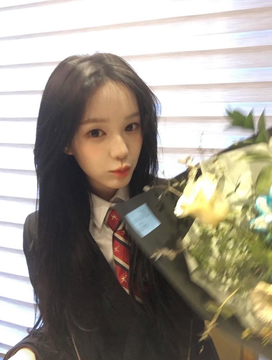 SarangGlobal's tweet photo. 📸[250113] INSTARAM

👩‍🎓🥹 (1/2)

#RYUSARANG #유사랑 #ユ・サラン #izna #이즈나 #イズナ https://t.co/83cxBG5Y1M