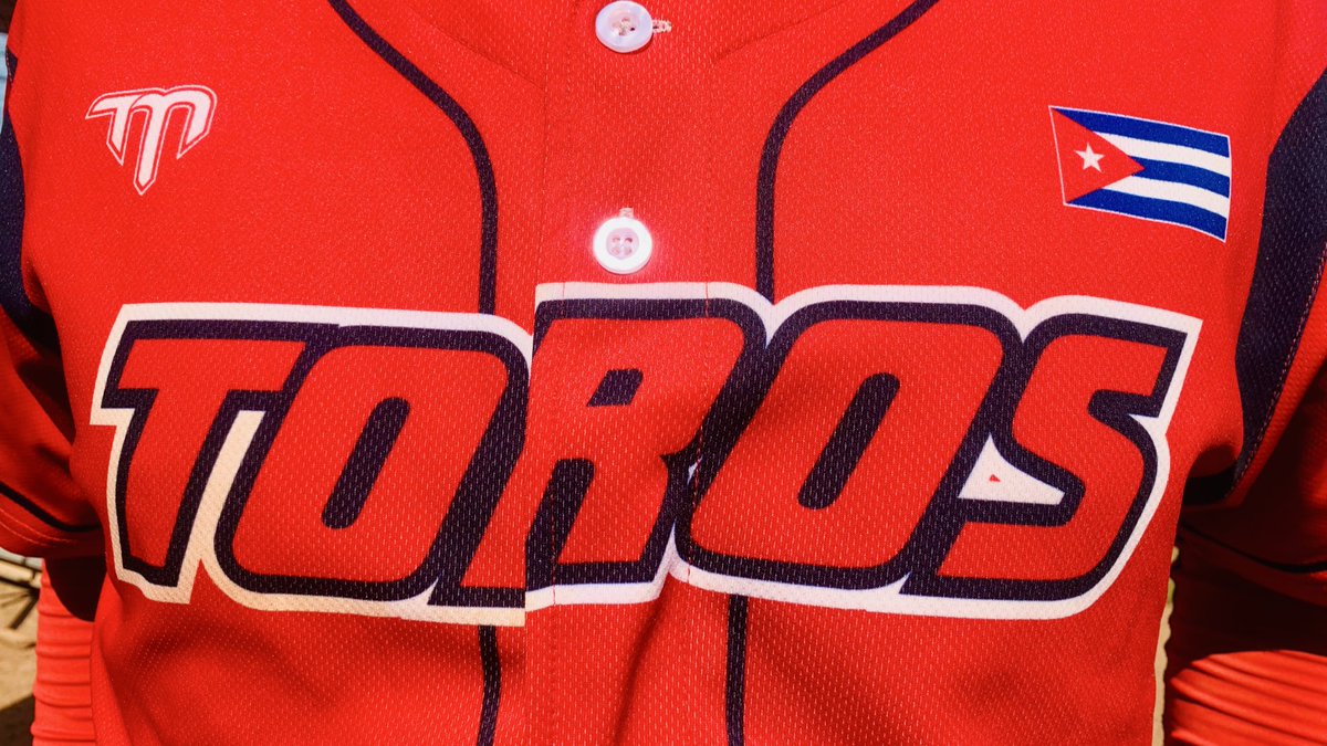 Cuando pensábamos que había que guardarla, volvemos a sacar esta casaca. 🥹 #VamosToros