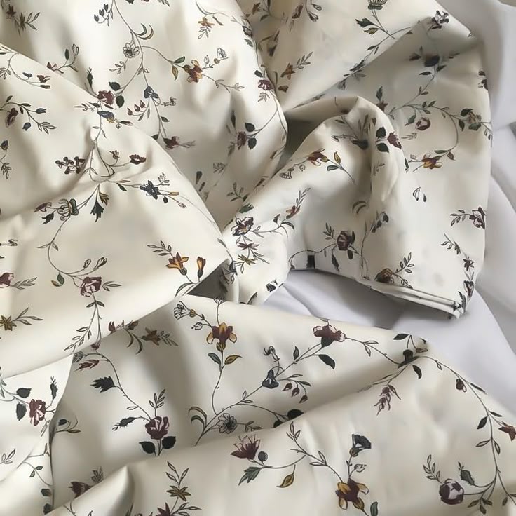 sieum's tweet image. the garden of my mirror, i am finally blooming. no longer searching for beauty in others’ eyes, i’ve found it growing within my own. every petal is a lesson, every reflection a soft reminder that i am enough. 🪞