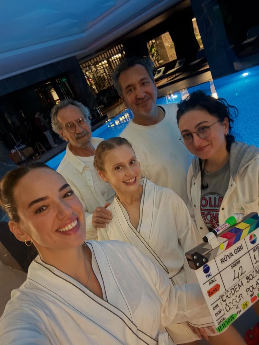 bestoferoglu's tweet image. Seda Bakan'ın Instagram gönderisinden Ahsen Eroğlu ve Rüya Gibi ekibi✨