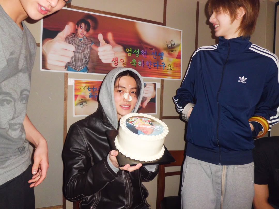 graceflarie's tweet image. ⠀

〔 🔔 #CORENATION Notifications 〕

𝗦𝗘𝗨𝗡𝗚𝗛𝗬𝗨𝗡 🐻:

Birthday boy! 😎

⠀