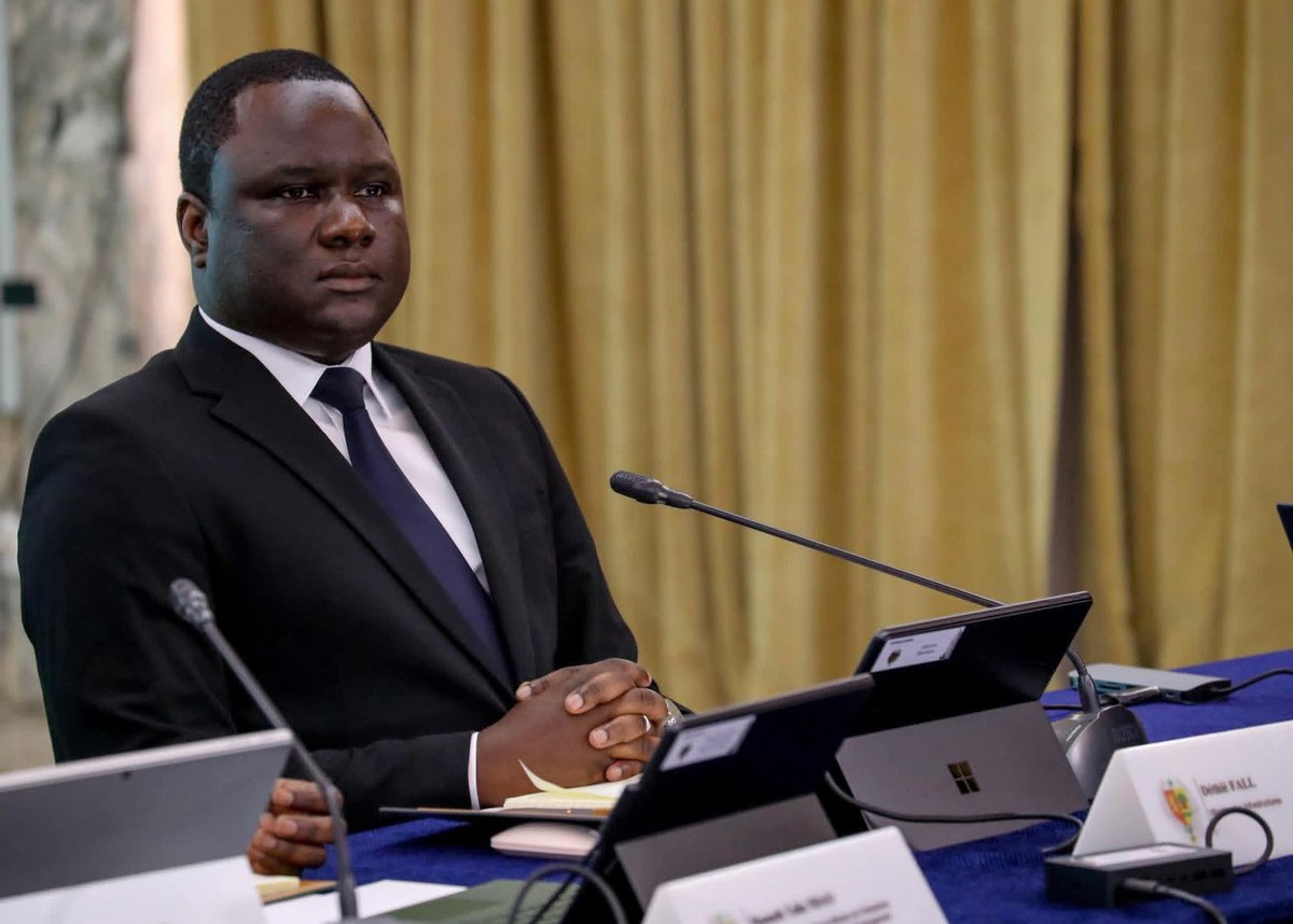 ‼️AUTONOMIE EN MATIERE DE PASSATION DE MARCHES

🔹Déthié Fall «libère» le Pudc et Promovilles

🔸 Ce que le ministre a demandé et obtenu de l'Arcop pour accélérer la cadence.

Libération 🗞️