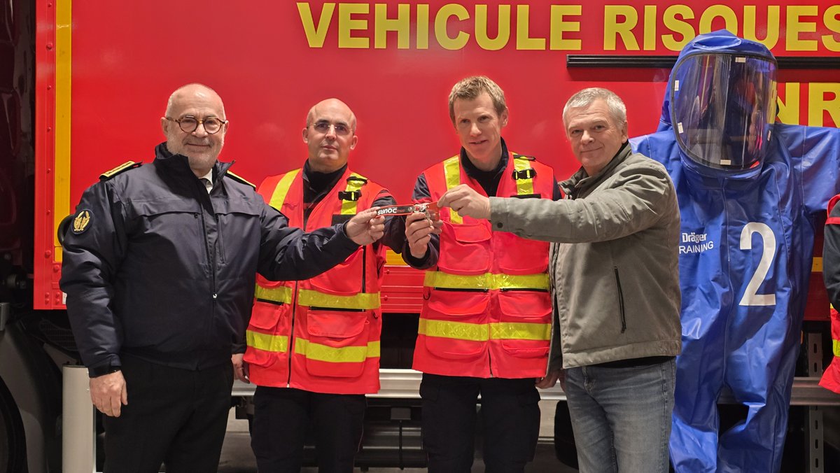 Image de Préfet du Cher - #SécuritéCivile | 🚒 Remise des clés d’un nouveau véhicule au SDIS du Cher
💶 camion spécialisé aux 