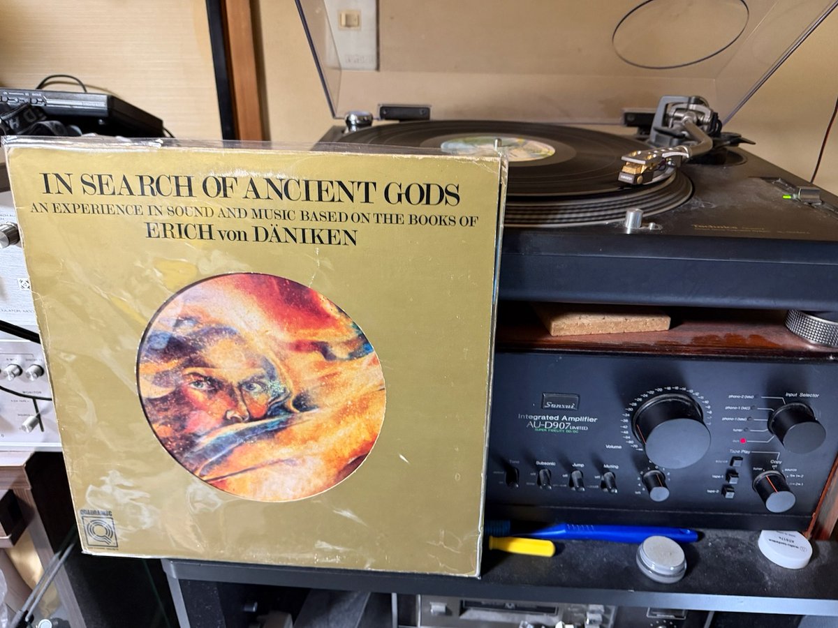 feel_flow's tweet image. 数日前にオカルト作家エーリッヒ・フォン・デニケンが亡くなったそうなので、デニケンの著作のイメージアルバム「アブソリュート・エルスホェア「古代宇宙人の謎」(原題Absolute Elsewhere「in search of ancient gods 」)の4ch盤を聴く。ちょっと前に入手出来たのも何かの縁か。#4ちゃんねらー