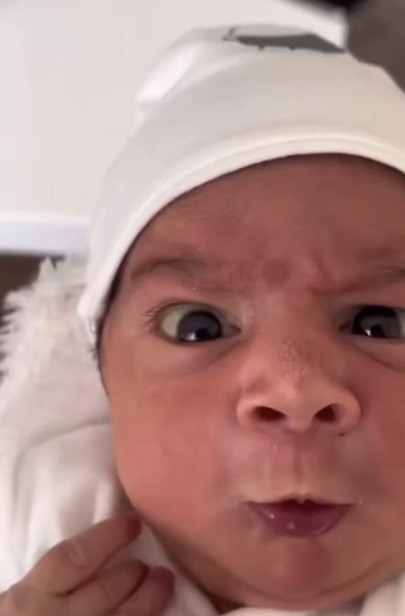 #الهلال_النصر

ياخي وضعهم غريب
معقولة يشوفون هذه الانتصارات (المسروقة) في كل السنين الماضية والى البارح وبكره وبعده ولايزالون يشجعون فريقهم😳🧢