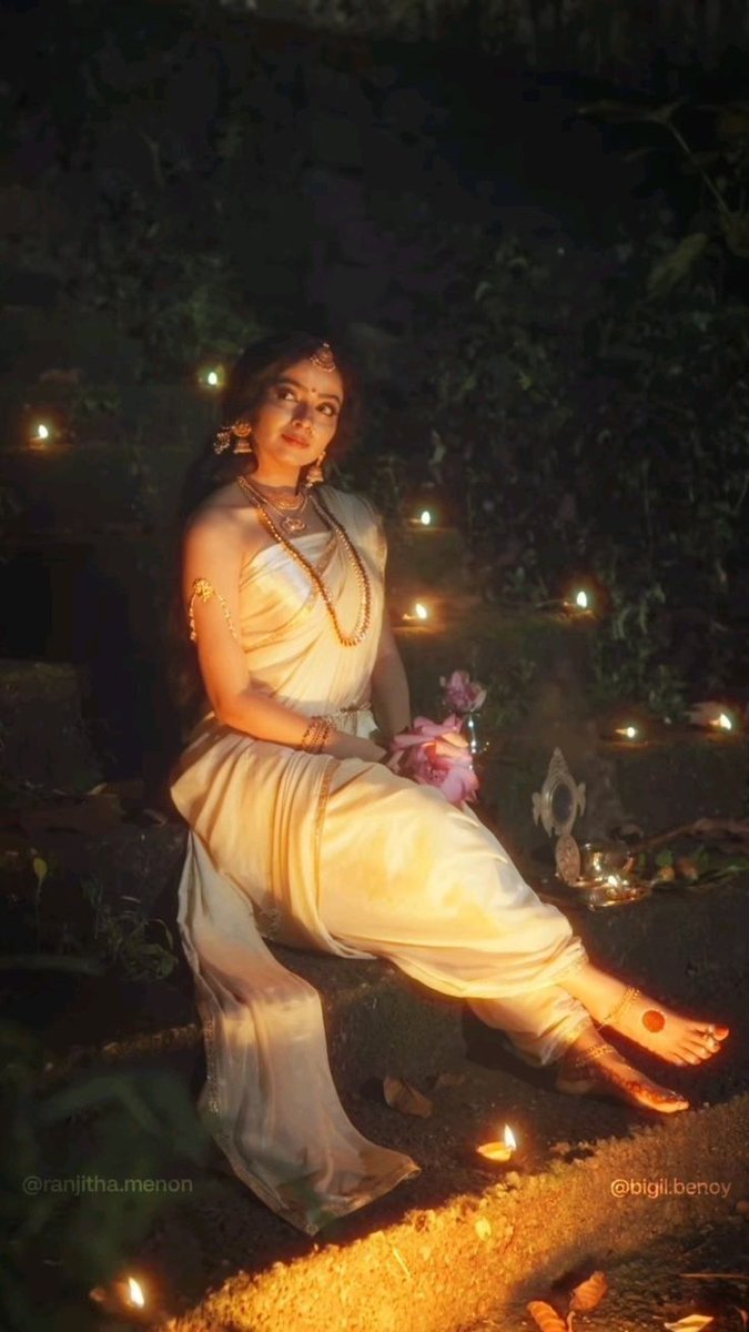 मेरी हर सांस में एक ठहराव सा है,
जैसे बहती नदी में कोई पड़ाव सा है
लोग पूछते हैं मुझसे मेरी तन्हाई का सबब
पर उन्हें क्या पता, इसमें तुम्हारा ही लगाव सा है___ ❤️🌹

#मणिकर्णिका ❤️    #शुभसाँझ 
#माधव_मेरे 
{१/२}
