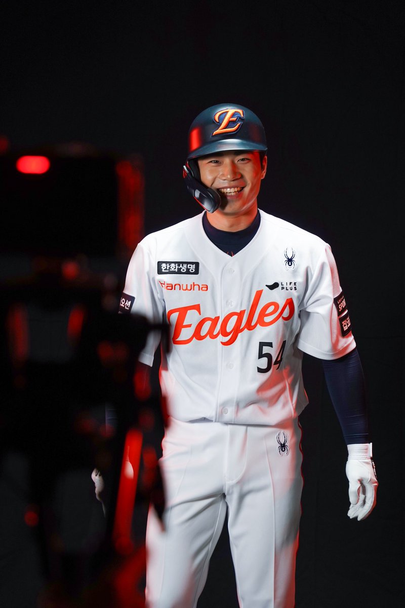 2년 선배 황준서                  2년 후배 오재원