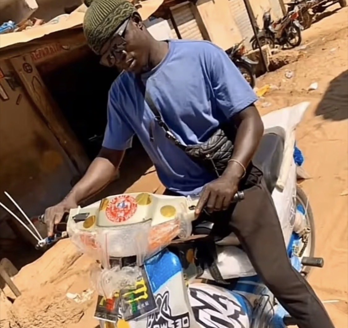 autruicomoi's tweet photo. @txemita @JokeVolta #PortésDisparus 📢📢📢
Tapha Diouf, la vingtaine. Disparu depuis le 5 décembre. Habite à Mboro https://t.co/Qaw7v7mfce