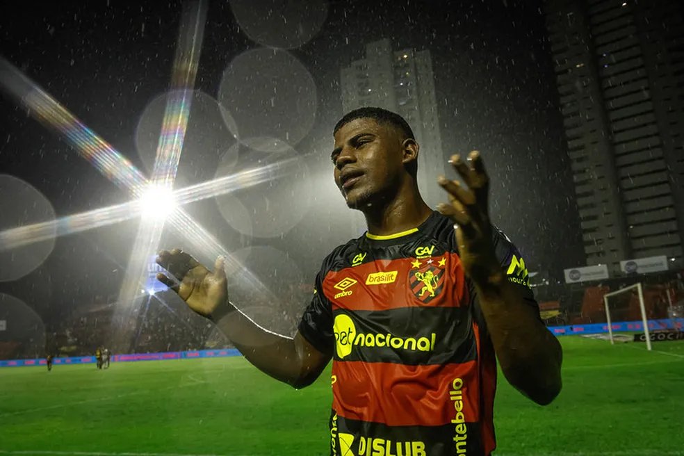 Sobre Fábio Matheus, o Podcast do Leão apurou que o jogador só será emprestado mediante renovação de contrato com o Sport. Além disso, no vínculo de empréstimo, haverá cláusula de obrigação de compra, desde que o atleta atinja as metas estipuladas em contrato.