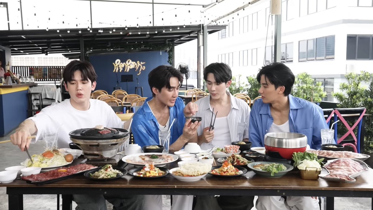 poppc_'s tweet image. นิว: เหนื่อยแล้วคือตอนอยู่ด้วยกันกับอิเอิร์ท บุ๊ค อยู่ด้วยกัน 3 คน รำคาญมากเลย คุยกันไม่หยุดเลย
เต: จนหนีไปเข้าห้องน้ำ
นิว: คุยกันไม่เสร็จอีกหรอ บอกตัวเองเป็น introvert อยากจะเป็นมากอินโทรเวิด

ตลกค่ะ55555555555

#EarthPirapat #Kasibook
#BestieTastybyAJINOMOTOss3